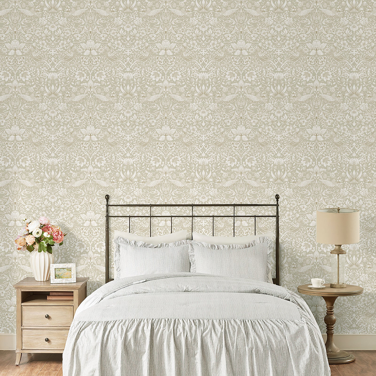 Vintage Strawberry Bird Wallpaper