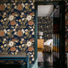 Vintage-Tapete im Landhausstil mit Blumenmuster in Grau